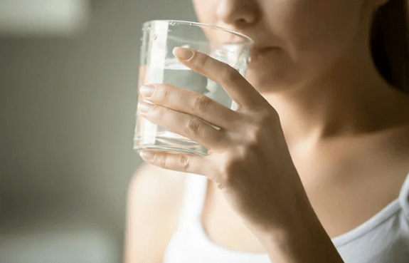 Minum norma air anda untuk hari itu