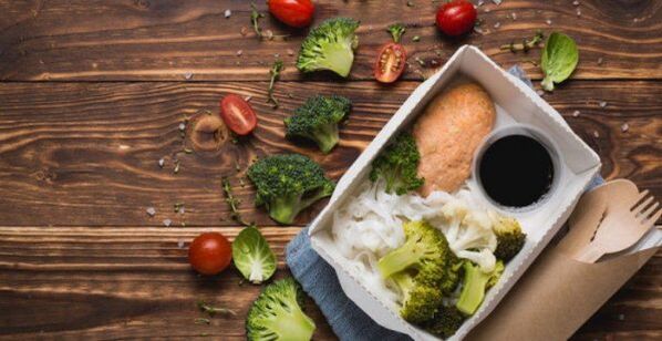 makanan serius untuk makan tengah hari dengan pemakanan yang betul
