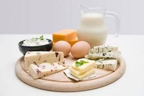 Telur, tenusu rendah lemak dan produk susu yang ditapai untuk diet protein